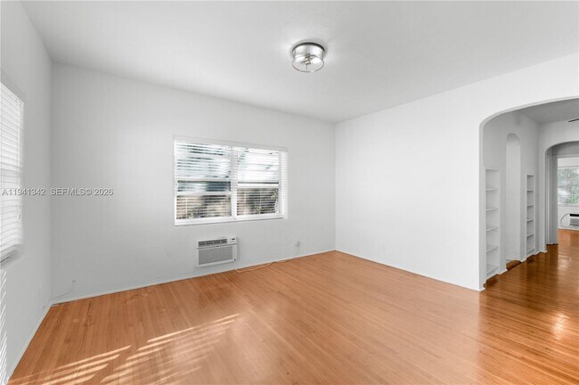 Building Photo - 520 SW 6th St