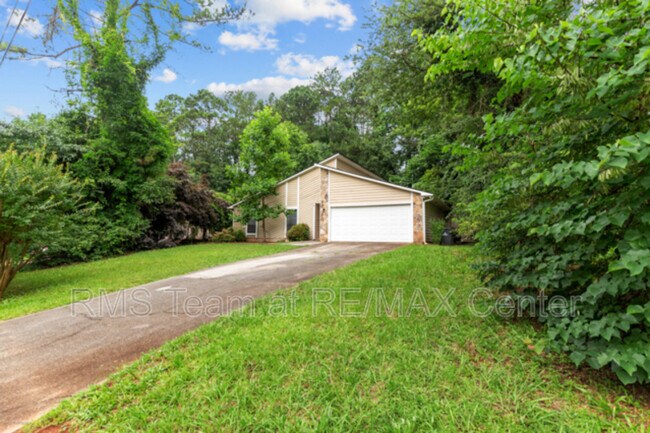 Building Photo - 625 Oxford Hall Dr SW