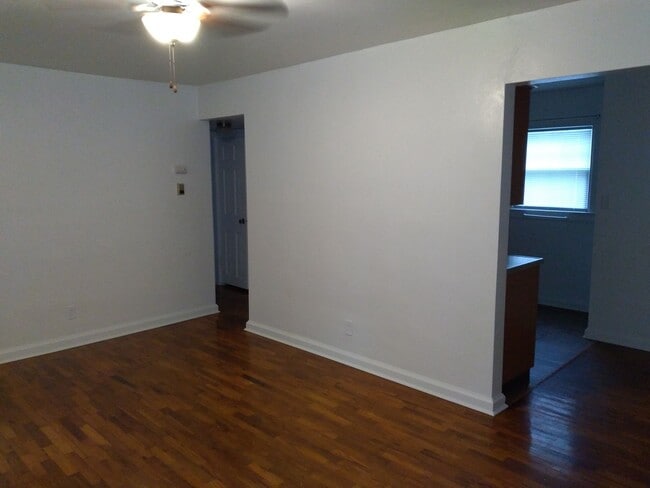 Building Photo - 3 bedroom