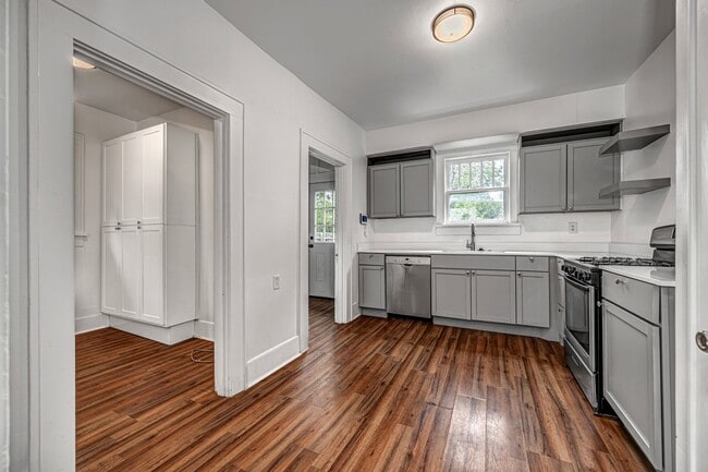 Building Photo - Updated 3/2 in  SW Ardmore