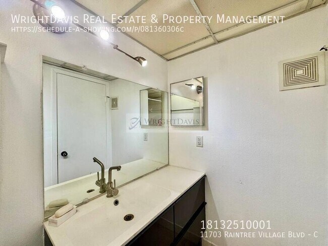 Building Photo - 11703 Raintree Village Blvd