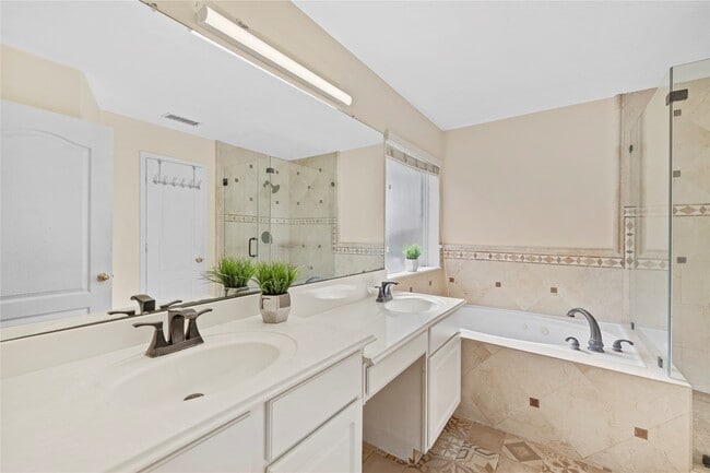 Building Photo - 11130 Camino Oaks Dr