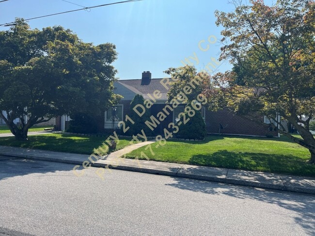 Primary Photo - Lovely 3 Bedroom 1 bath all One Level Home...