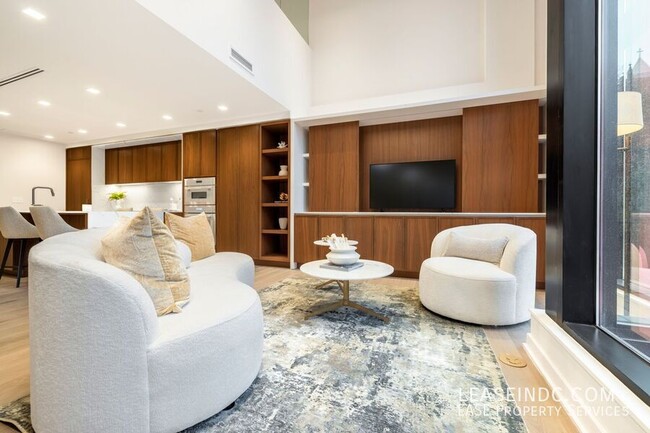 Building Photo - 1332 8th St NW