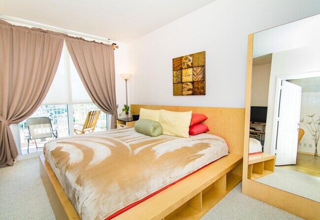 Building Photo - 511 SE 5 Ave