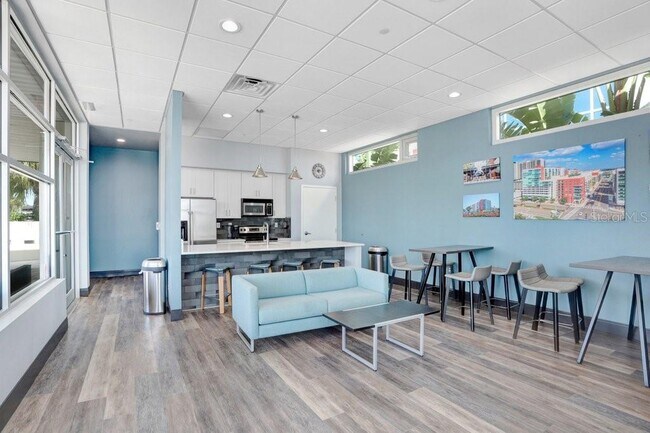 Building Photo - 1208 E Kennedy Blvd