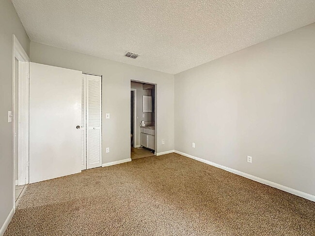 Building Photo - 8312 Westover Ct