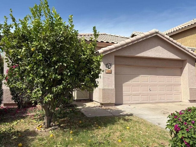 Building Photo - 1722 E Detroit St