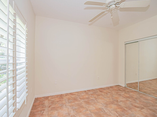 Building Photo - 5060 Fairways Cir