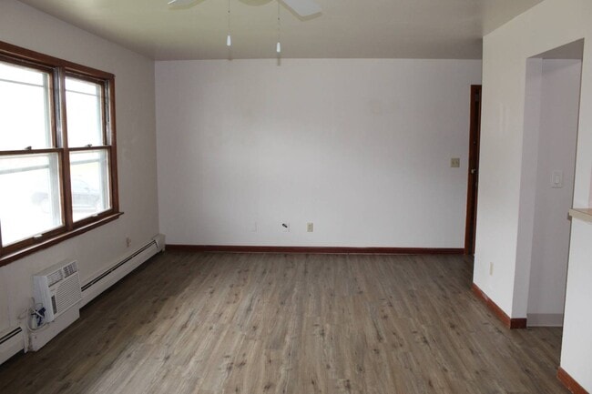 Building Photo - 1321 Maple Dr