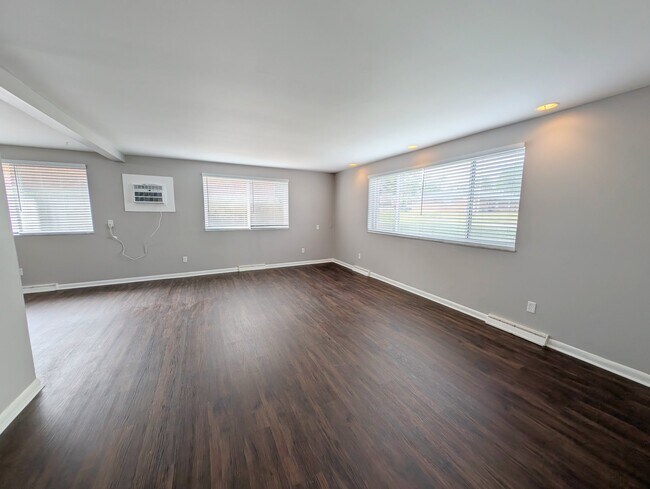 Building Photo - 110 Cromwell Pl