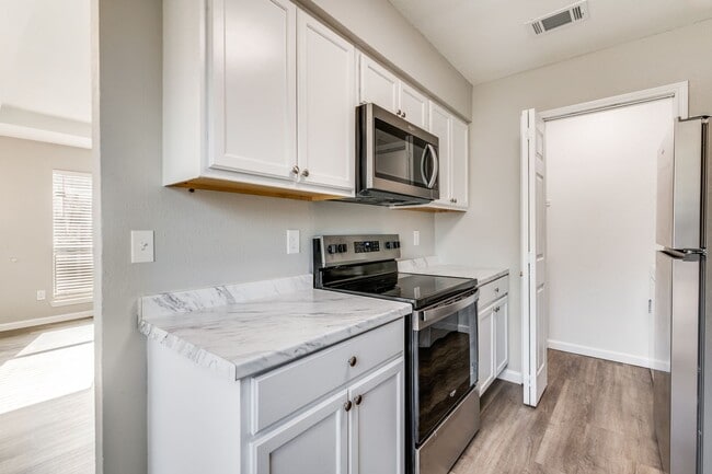 Building Photo - 5304 Wild W Dr