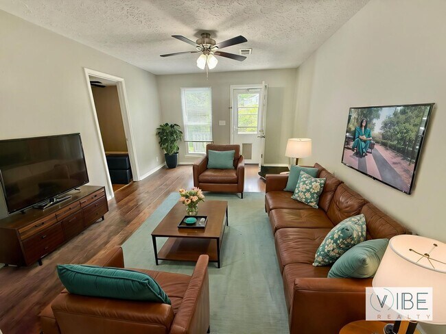 Building Photo - WOW! 2 Bedroom 2 Bath in Hermitage with Deck & Great Back Yard - Available June 1!