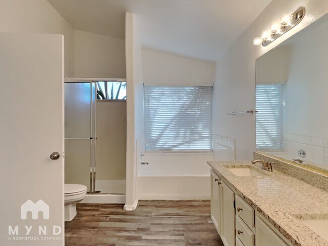 Building Photo - 8027 W Laurel Ln