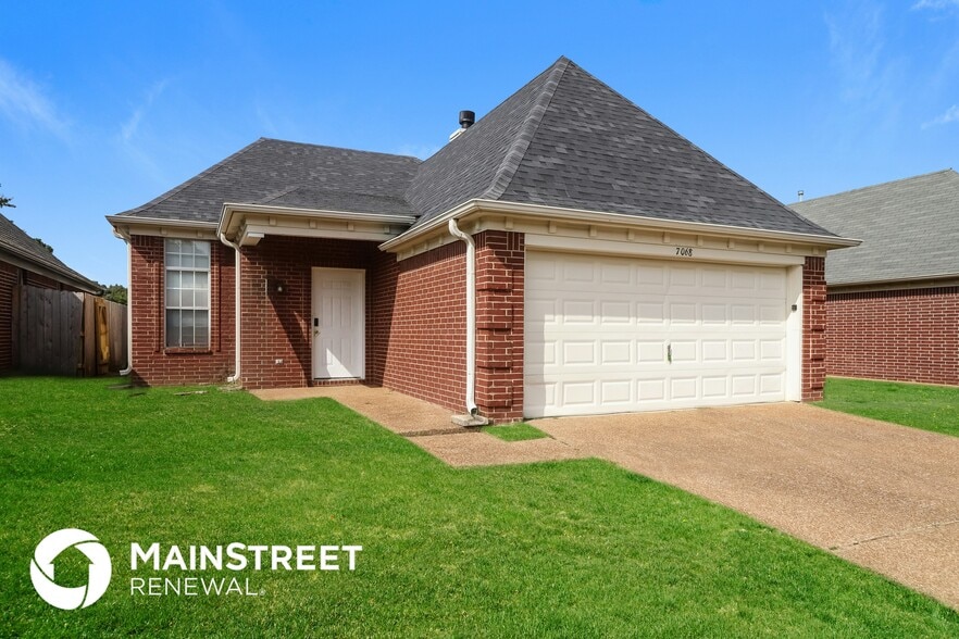 Building Photo - 7068 Kings Crown Dr