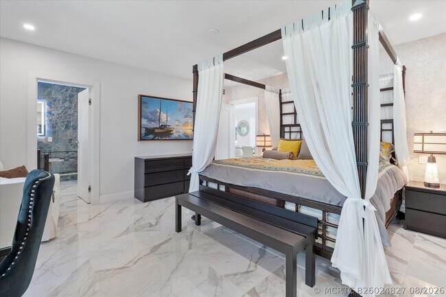 Building Photo - 207 Royal Palm Dr