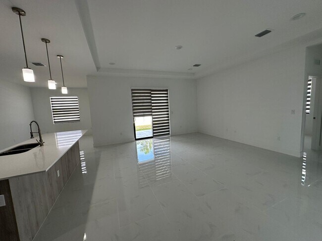 Building Photo - 6033 Kumquat Cir