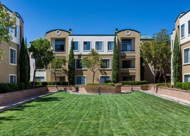 Building Photo - 2205 Bridgepointe Pkwy