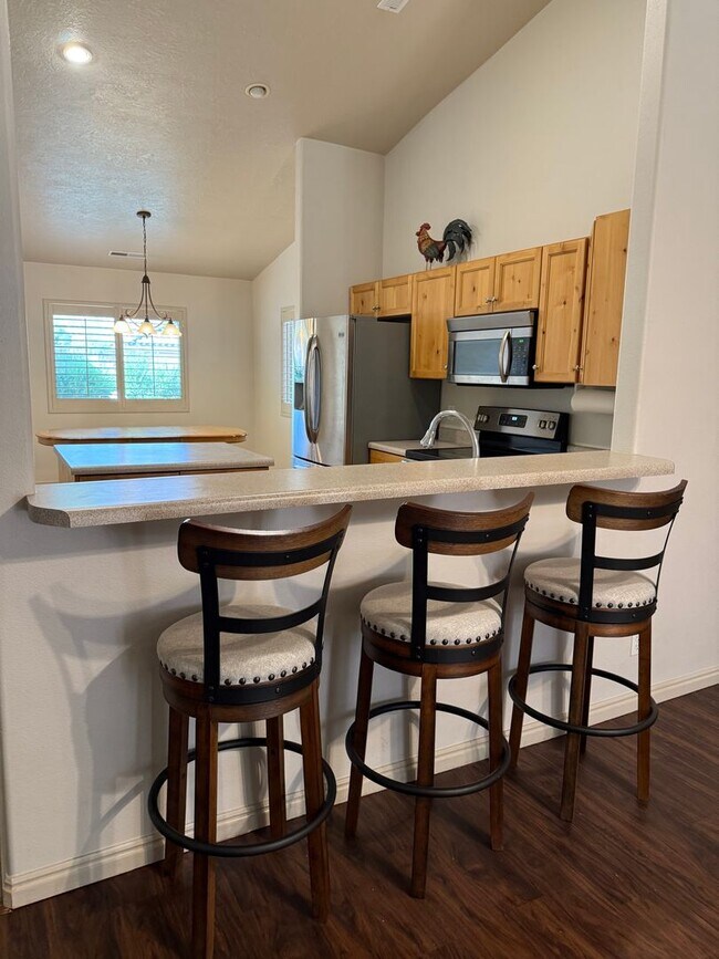 Building Photo - Partially Furnished 3 Bedroom Home with Co...