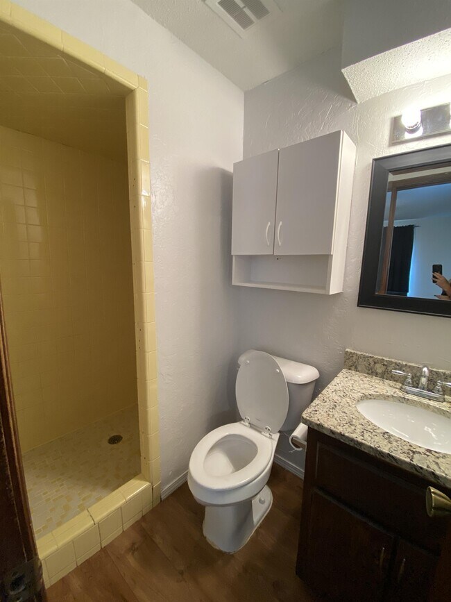 Building Photo - 1309 Abbey Dr