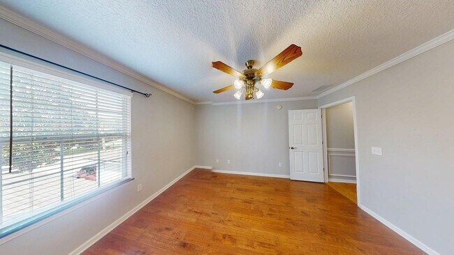 Building Photo - 2 BR 2 BA  TOWNHOME  -    Southern Creek S...
