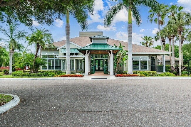 Building Photo - 1011 S Pointe Alexis Dr