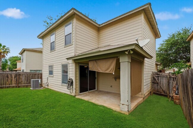 Building Photo - Freshly Painted 3 bedroom home!
