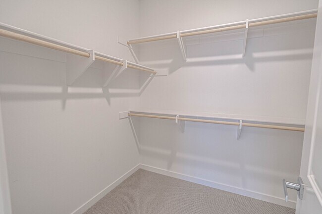 Building Photo - West Creek 3 Bedroom Townhome for Rent in Valencia.