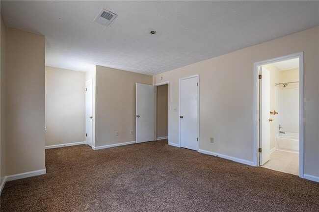 Building Photo - 2928 Governors Ct
