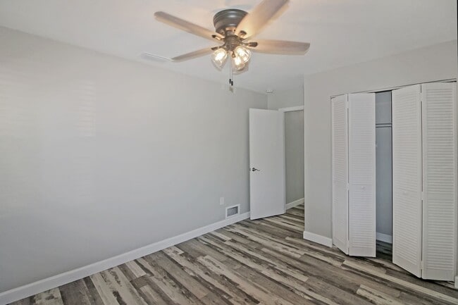 Building Photo - South Venice Annual Home for Rent