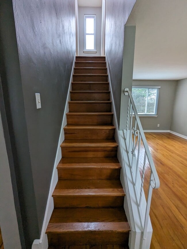 Building Photo - Cozy 2 Bedroom House near Riverview Park