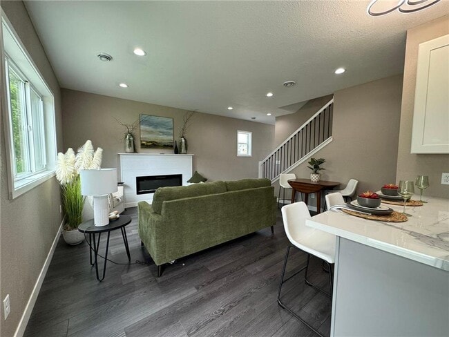 Building Photo - 119 Renet Path