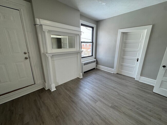 Building Photo - 810 Amity St