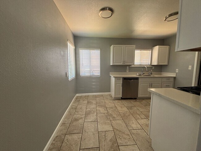 Building Photo - 44303 Beech Ave
