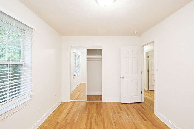 Building Photo - 117 Longwood Dr