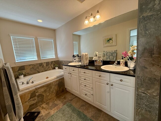 Building Photo - Carillon townhome in Gated Community