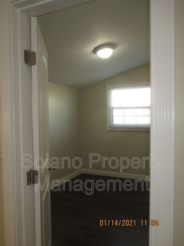 Building Photo - 721 Broadway St