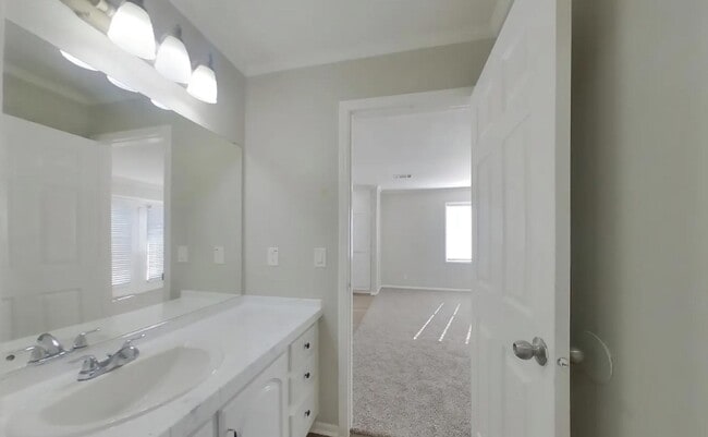 Building Photo - Modern 3-Bedroom Sanctuary in a Sought-After Location