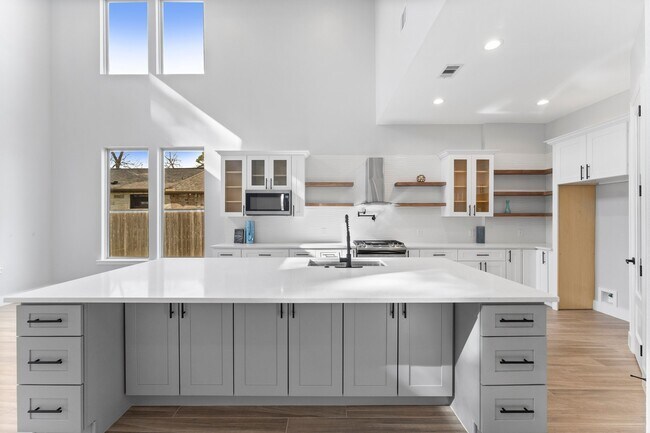 Building Photo - 7007 Longmire Cir