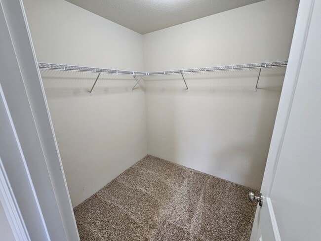 Building Photo - 5743 Karen Lynn Loop S