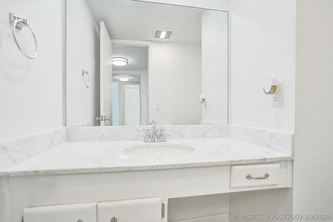 Building Photo - 1360 S Ocean Blvd