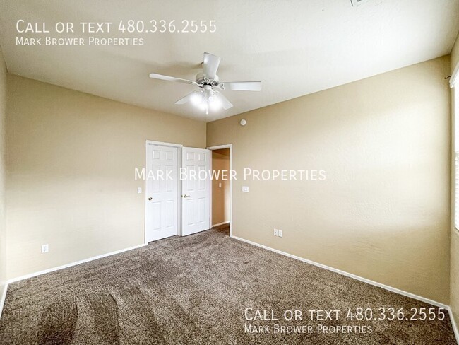 Building Photo - 3026 E Kingbird Pl