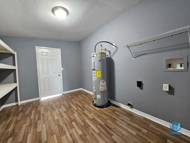 Building Photo - 3 Bedroom 1 Bath House for Rent in Lakeland *Move-In Special*