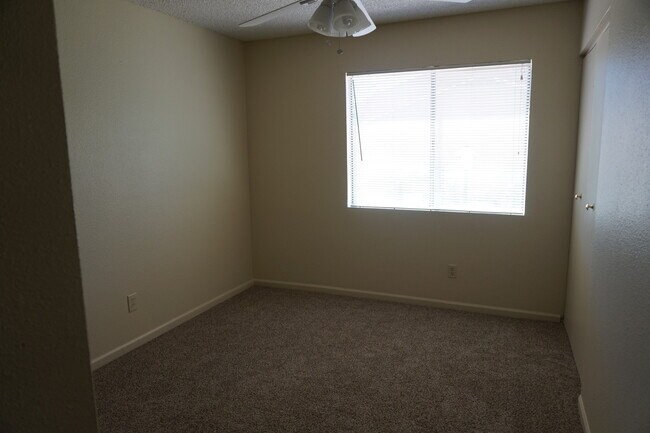 Building Photo - 2 Bedroom Condo in Great South Phoenix Location!