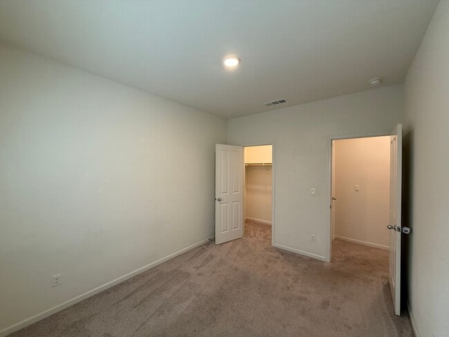 Building Photo - 4-bedroom single story in Manteca!