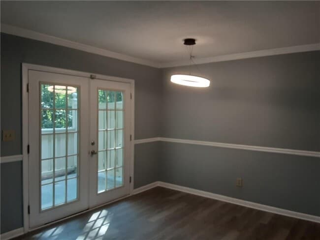 Building Photo - 6900 Roswell Rd