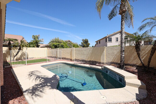 Building Photo - 4bed with pool