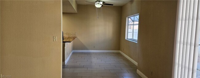 Building Photo - 313 Beethoven St