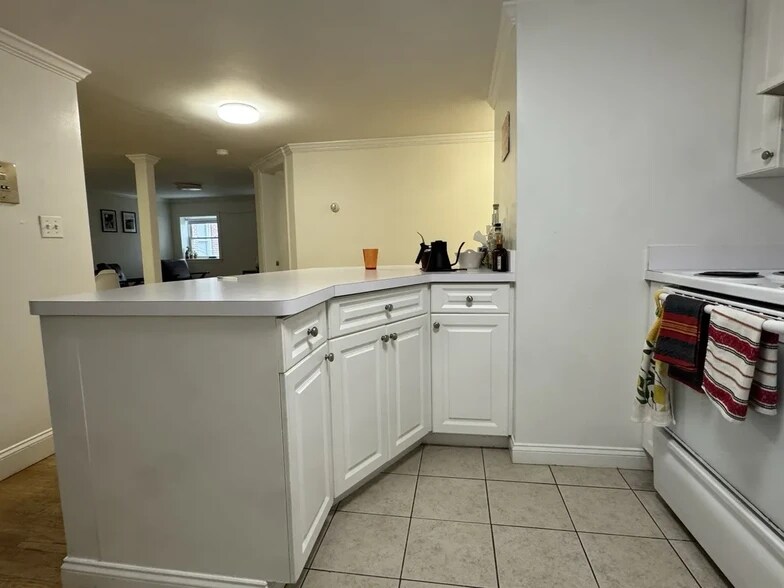 Building Photo - 17 Fairbanks St