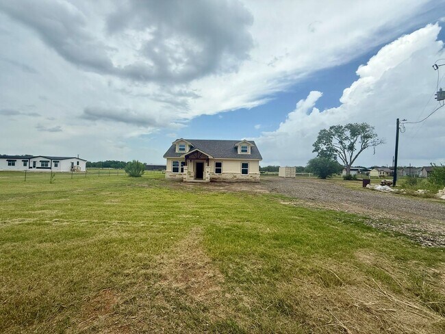 Building Photo - 1075 County Rd 678 E